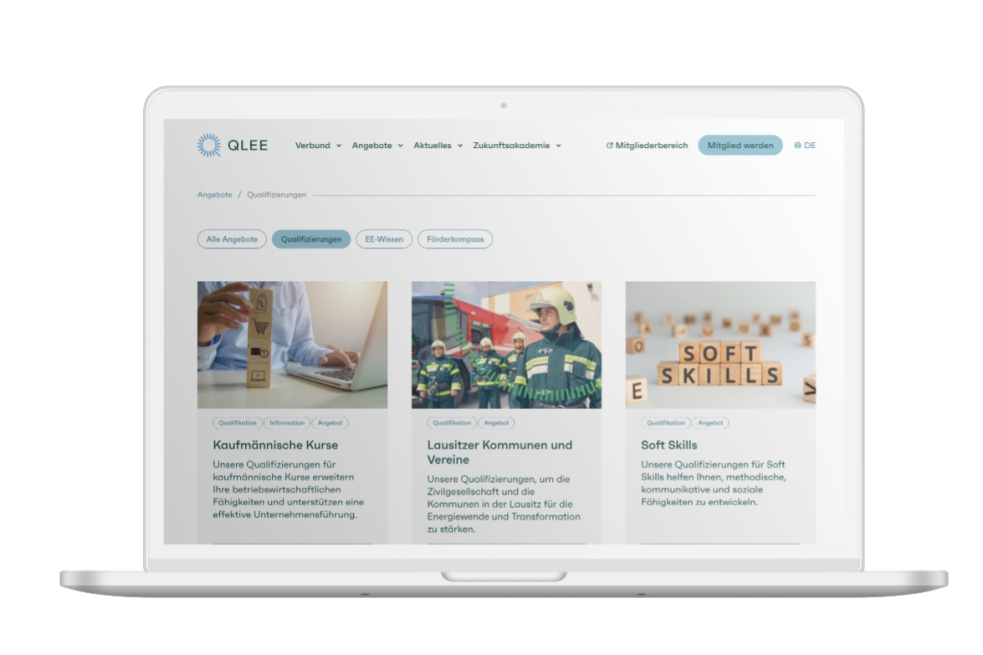 Vorschau Qualifizierungen Aufgeklapptes Macbook zeigt QLEE Qualifizierungsseite