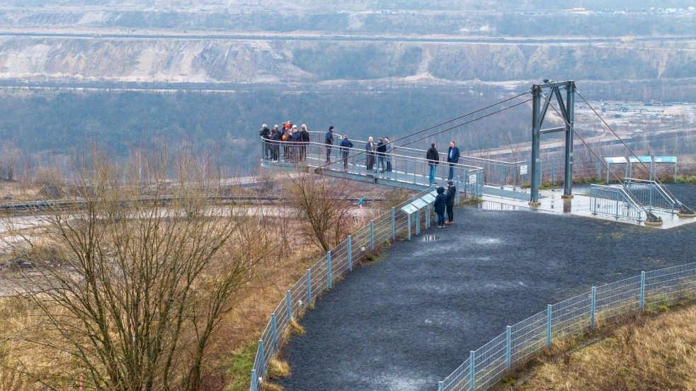 1740653341707 1740653341707