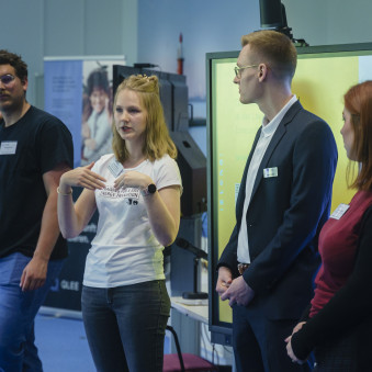 Die Workshopleitenden stellen sich den Teilnehmenden vor.