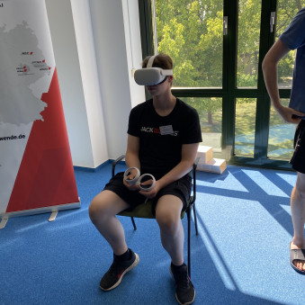 Person mit VR-Brille
